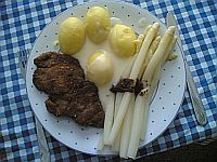 Beelitzer Spargel — serviert